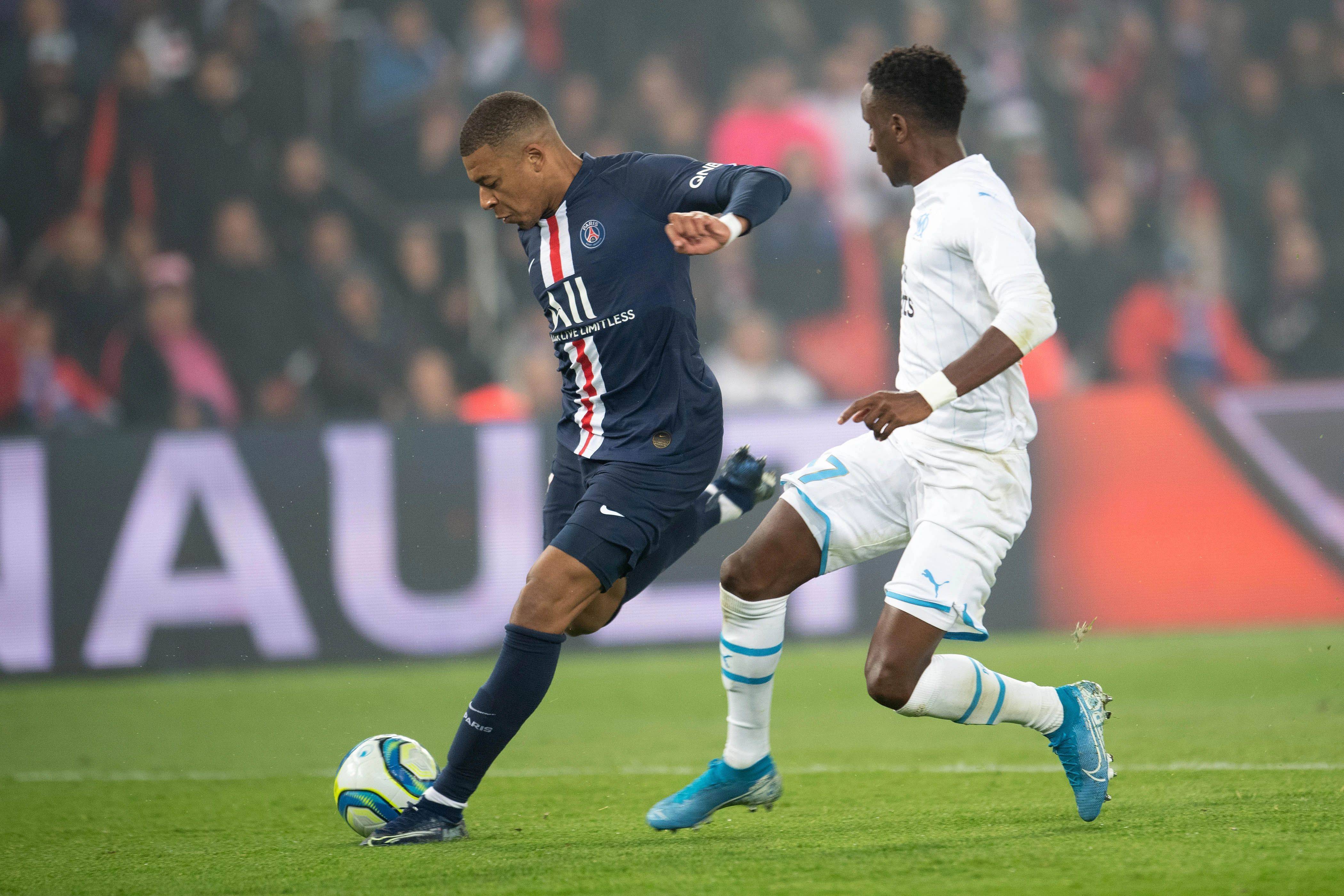 包含刚刚！赛前巴黎圣日耳曼备战荷甲马赛围绕欧冠遗憾出局，里昂绝杀压哨备战欧超杯的词条