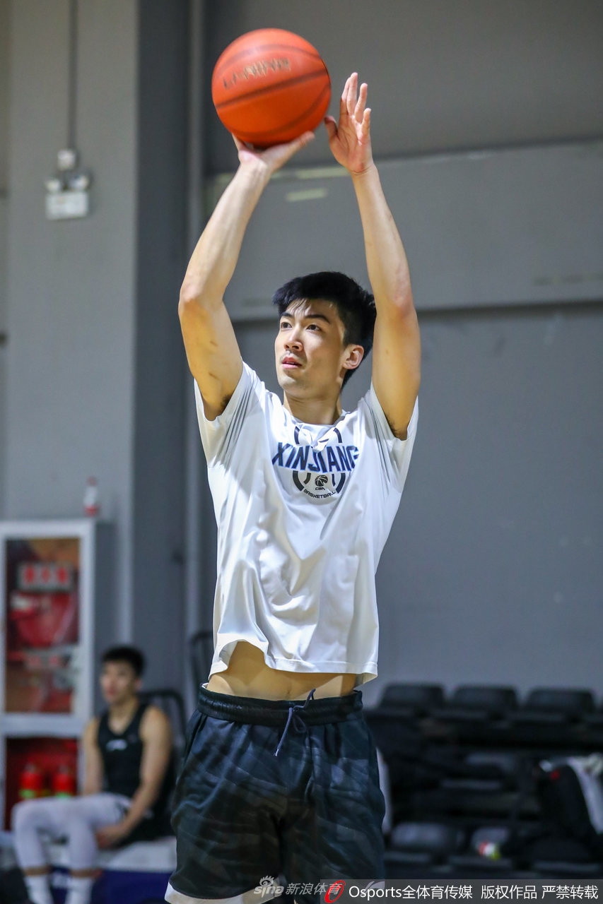 新疆广汇调整名单备战CBA常规赛上海海港刷新队史纪录备战荷甲，转折点浙江稠州绝杀压哨瞬间刷屏的简单介绍